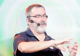 Leveraging Autonomous Agents on the Web